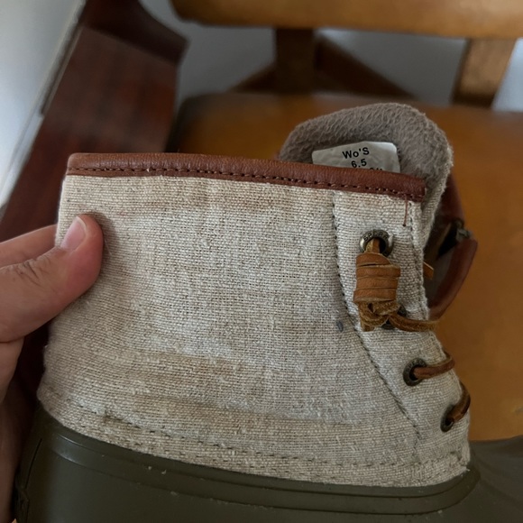 Sperry Duck Boots Pink Bottoms - Picture 3 of 3